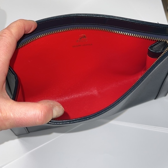 Koret Dark Navy Blue Leather Zip Large Wristlet Clutch Bag - Picture 2 of 8